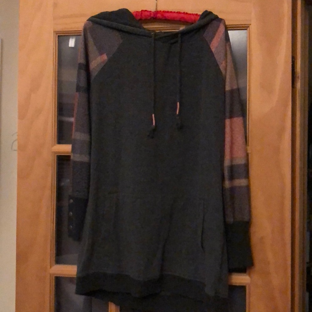 Maurice’s gray hoodie, size large.